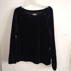 🖤 Black Velour Crew Neck